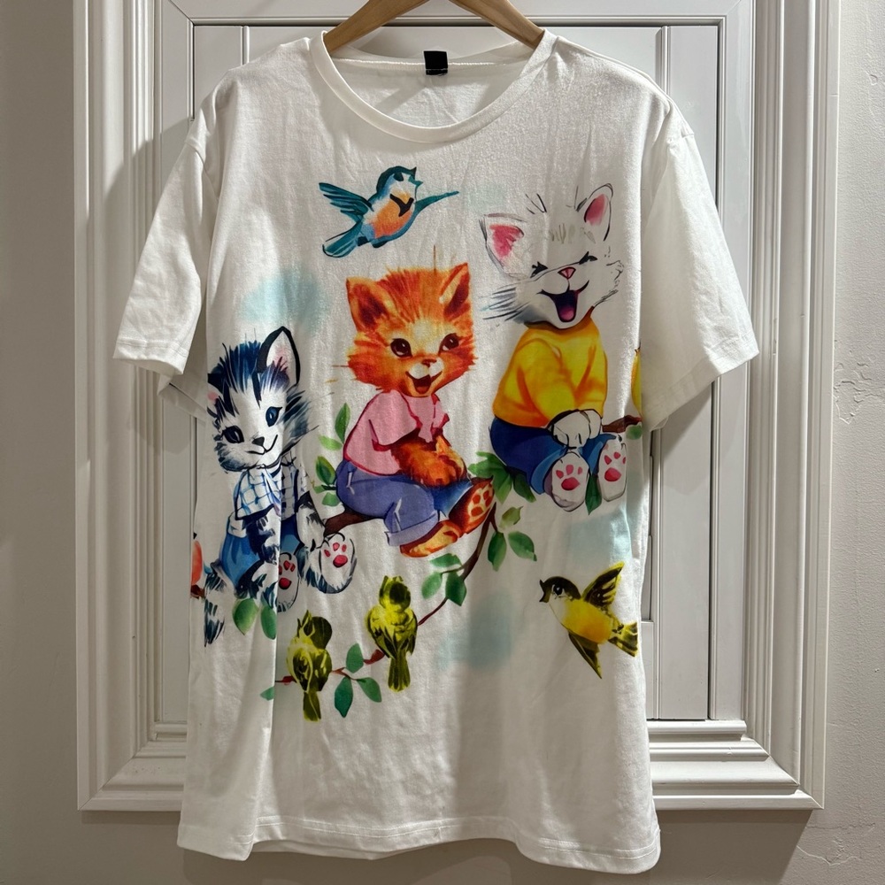 White T-Shirt with Kittens and Hummingbird - Size Xl
